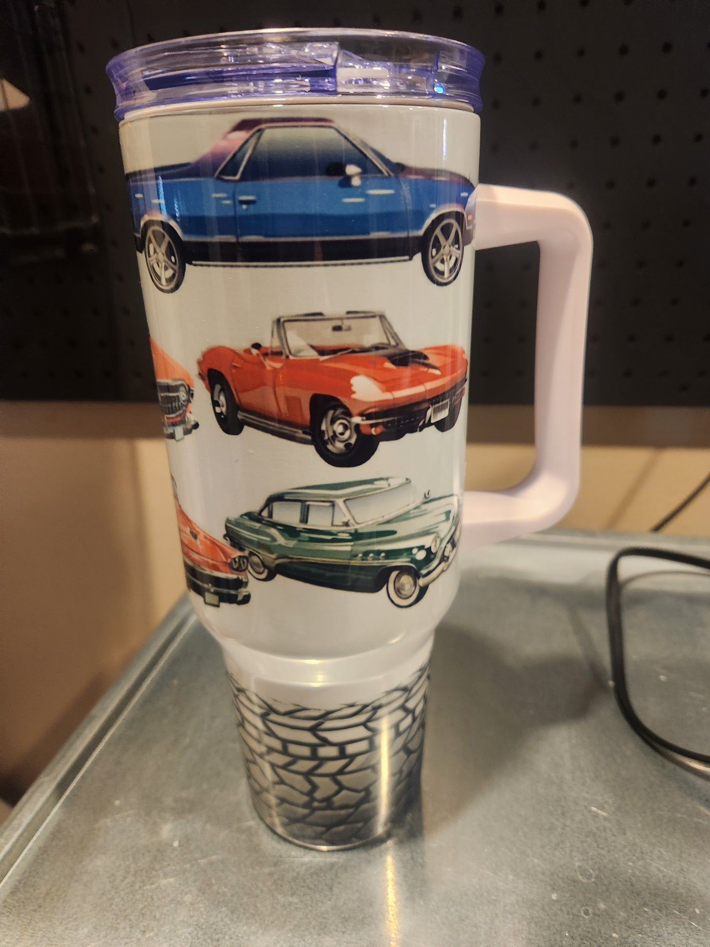 40oz Tumbler Great for those on the Go for Hot and Cold Beverages! Comes with Metal Straw & Cleaning Brush